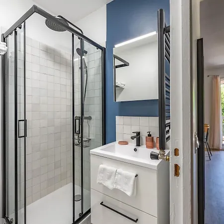 Apartment Renove Avec Balcon Pres Des Champs-elysees *