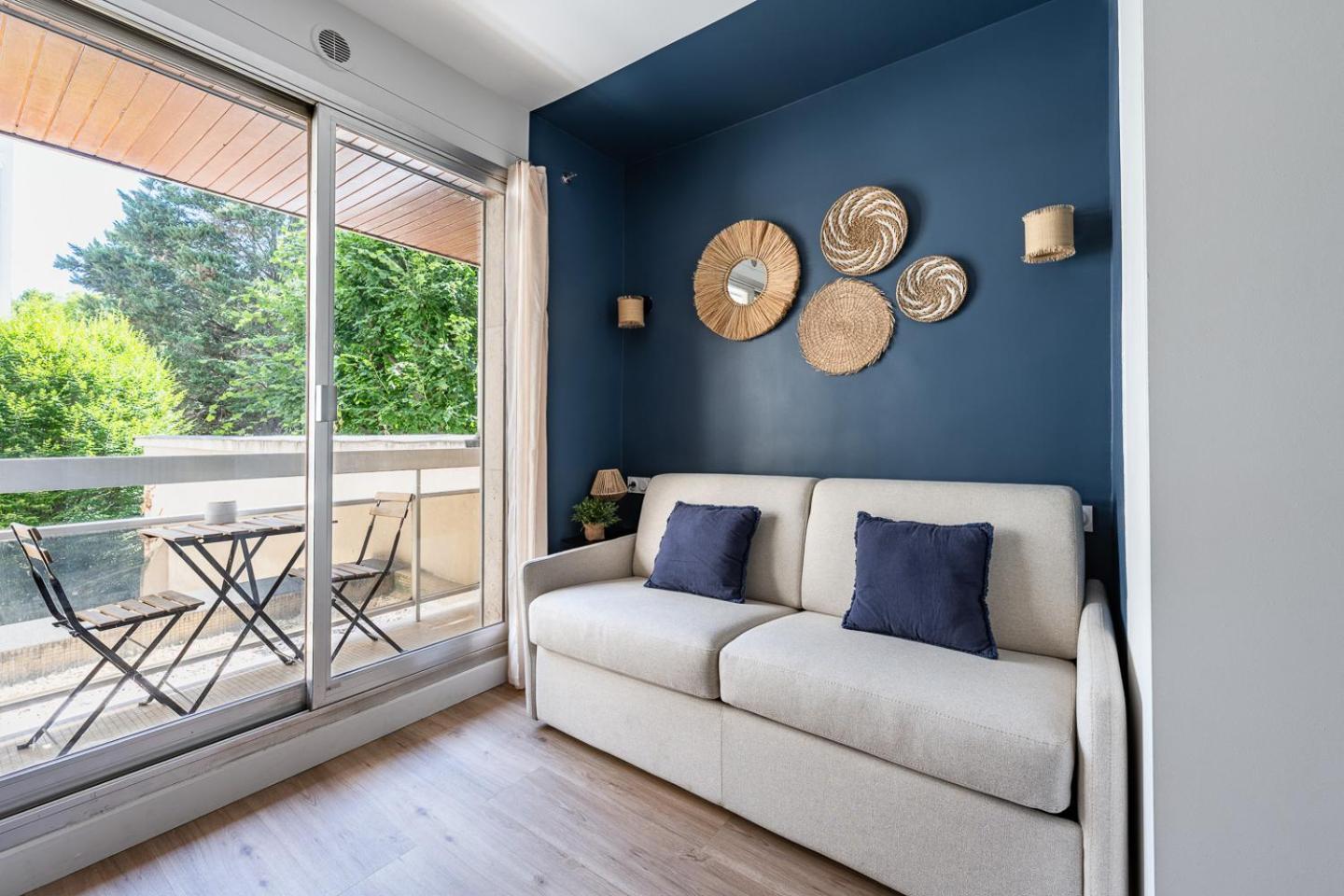 Renove Avec Balcon Pres Des Champs-elysees *