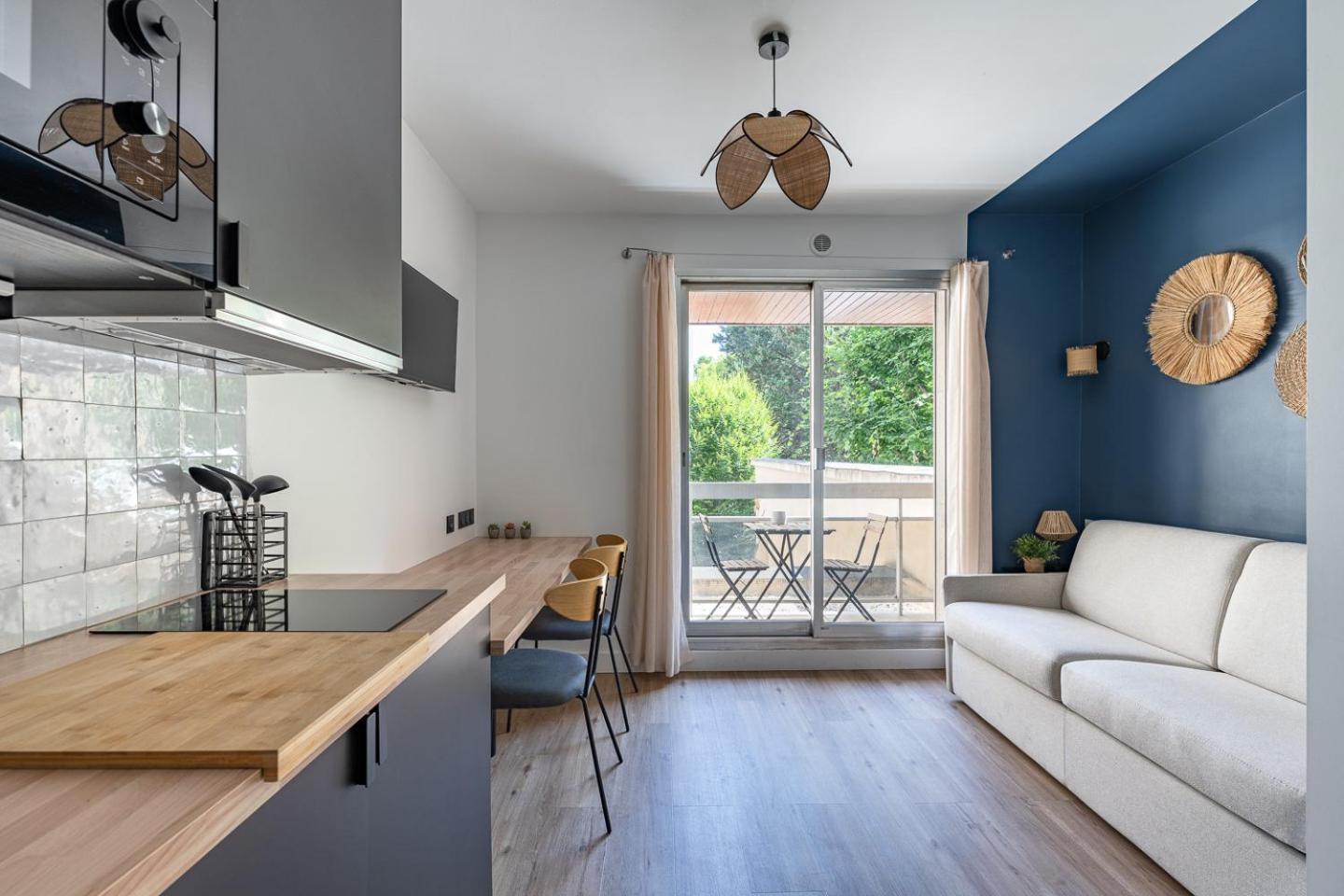 Renove Avec Balcon Pres Des Champs-elysees *