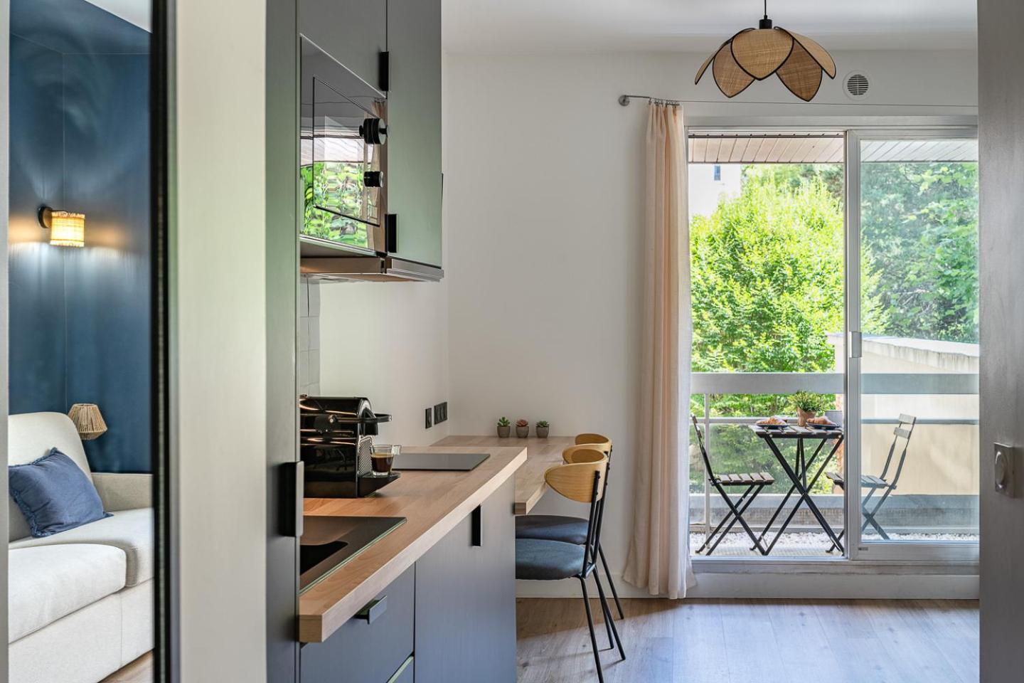 Appartamento Renove Avec Balcon Pres Des Champs-elysees Parigi