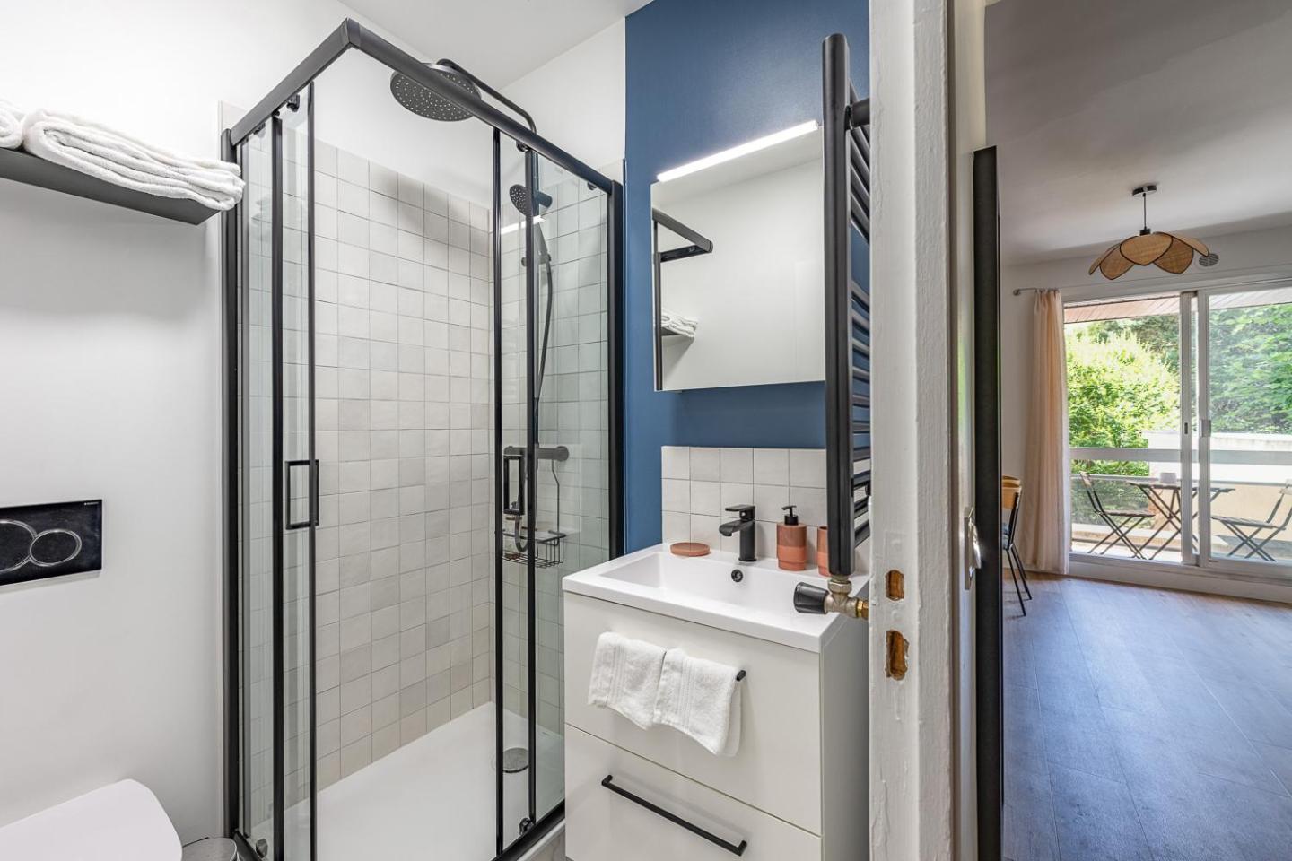 Apartment Renove Avec Balcon Pres Des Champs-elysees *